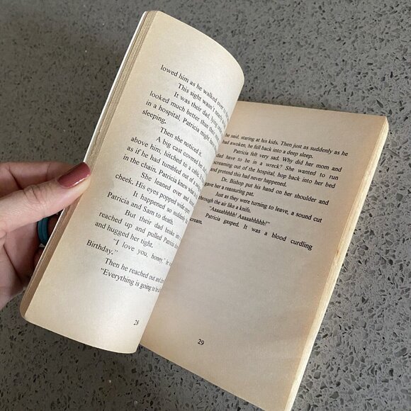 Rare Vintage Book Shivers Creepy Clothes by MD Spenser 1997 paperback htf - Picture 2 of 9